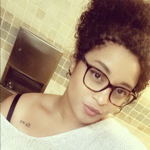 Meet your Posher, Carmen